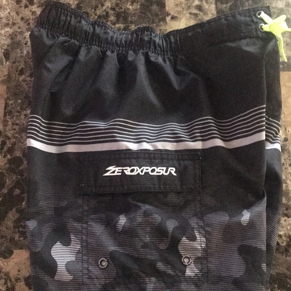 ZeroXposur Swim Trunks Size L - 14/16 - Picture 3 of 6